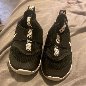 Nike slide on tennis shoes